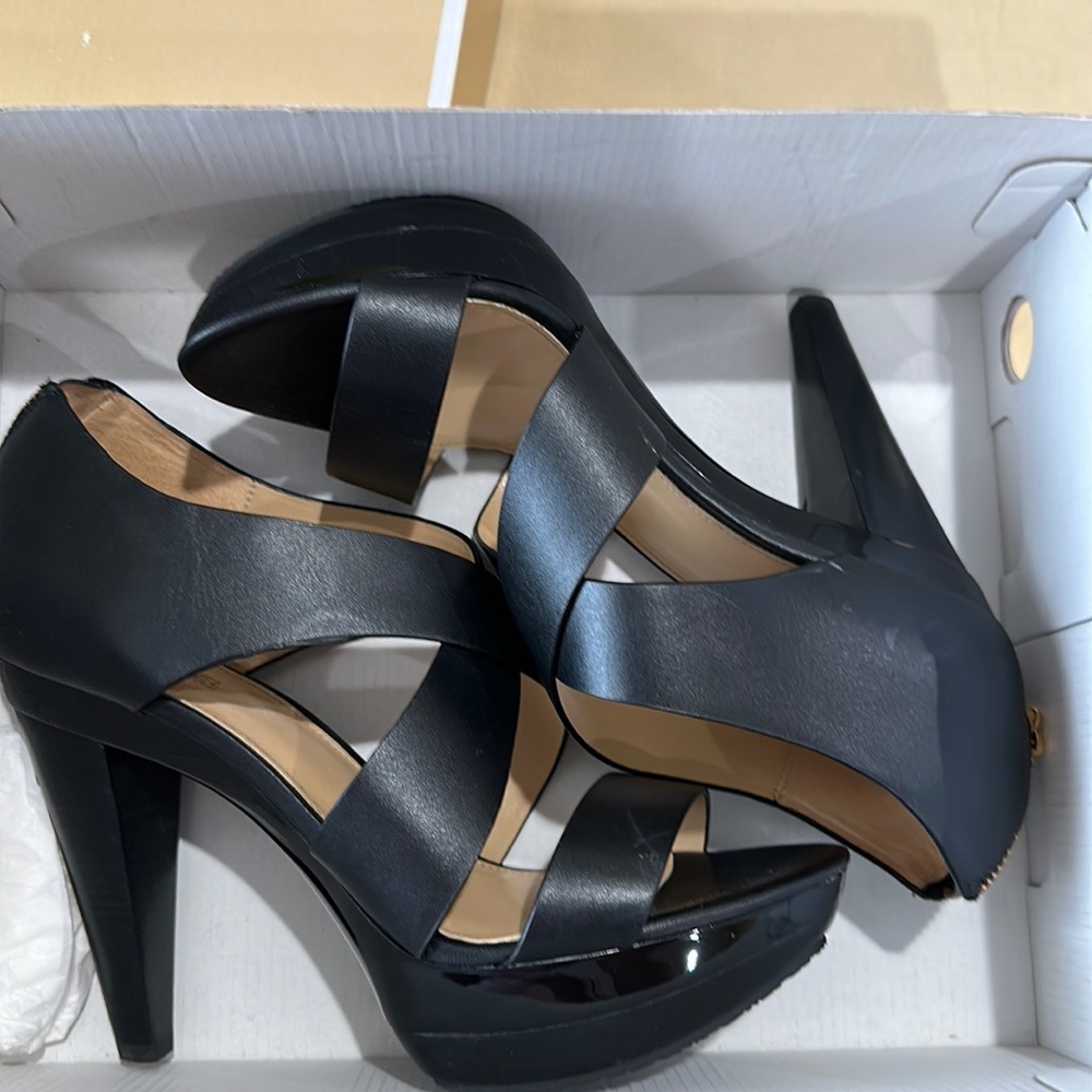Can’t wear it . Michael Kors leather platform